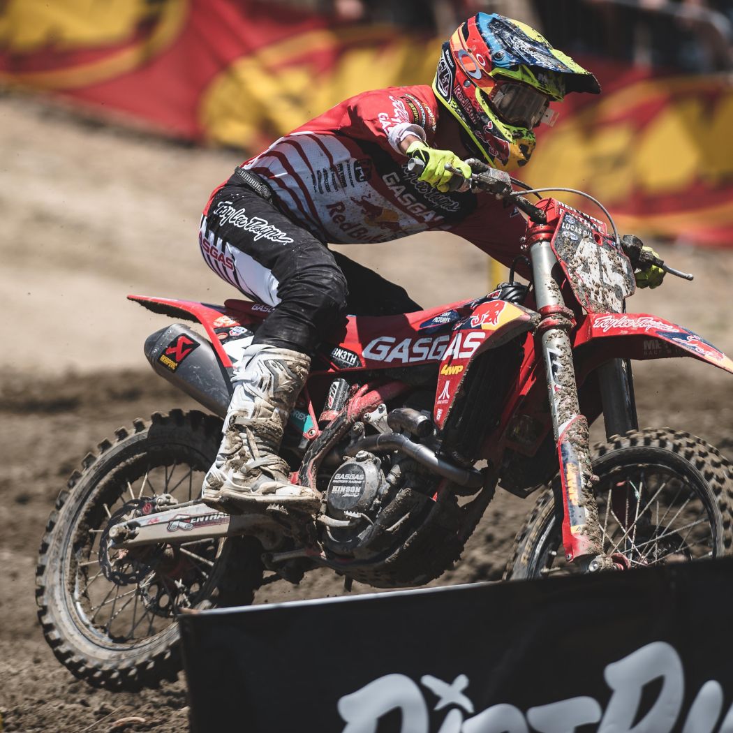REDValentino フェザーレースプルオーバー Beach Break: Day Two At Valentino Rossi's Ranch With JD Beach